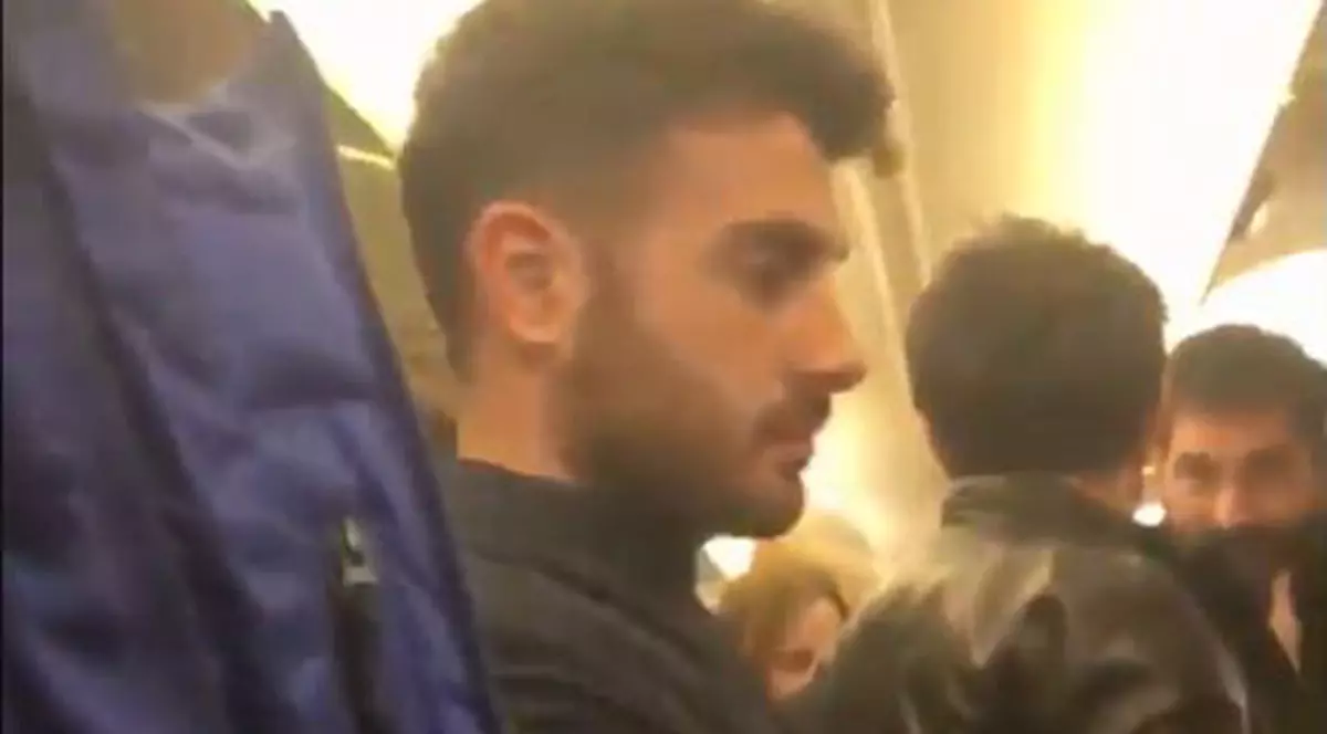 Reacția furioasă a unui pasager după ce avionul în care se afla a aterizat în orașul "greșit"