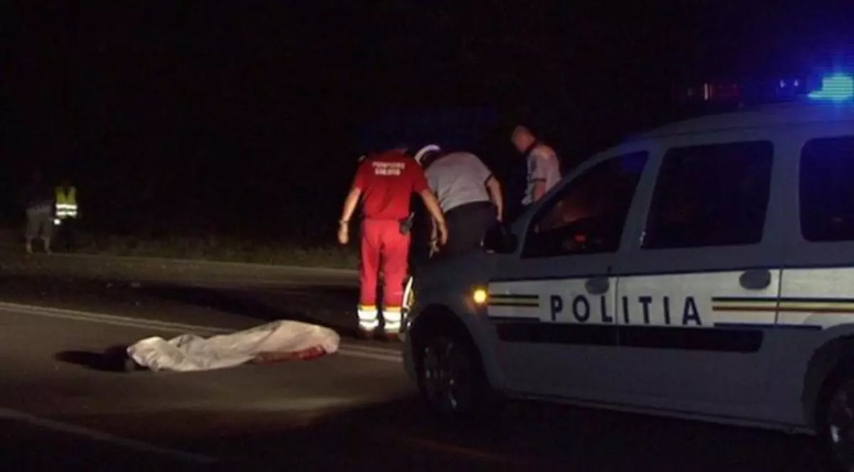 Bărbat găsit mort pe marginea drumului în comuna Ploscuţeni din Vrancea