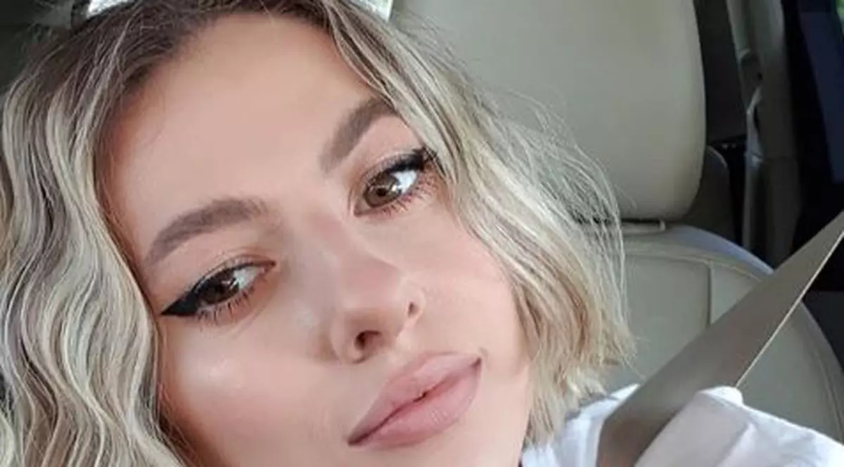 Cea mai provocatoare imagine cu Lidia Buble. În cel mai sumar body, cu posteriorul la vedere