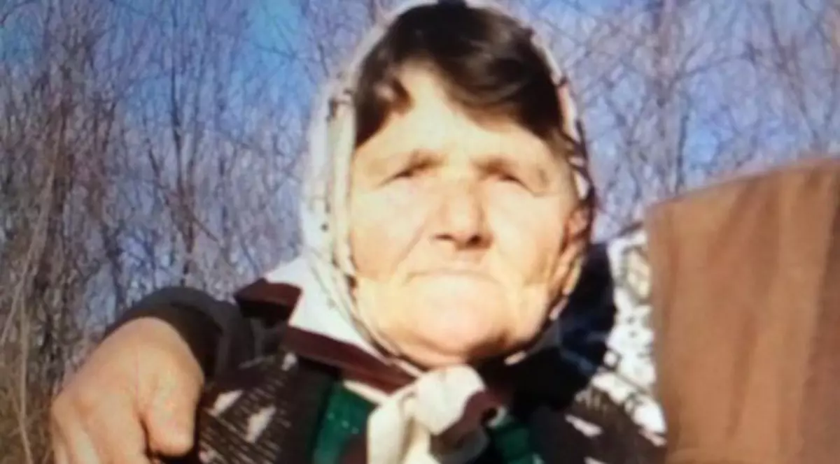 O bătrână care fusese dată dispărută de familie a fost găsită moartă chiar în propria curte! A murit în condiții groaznice