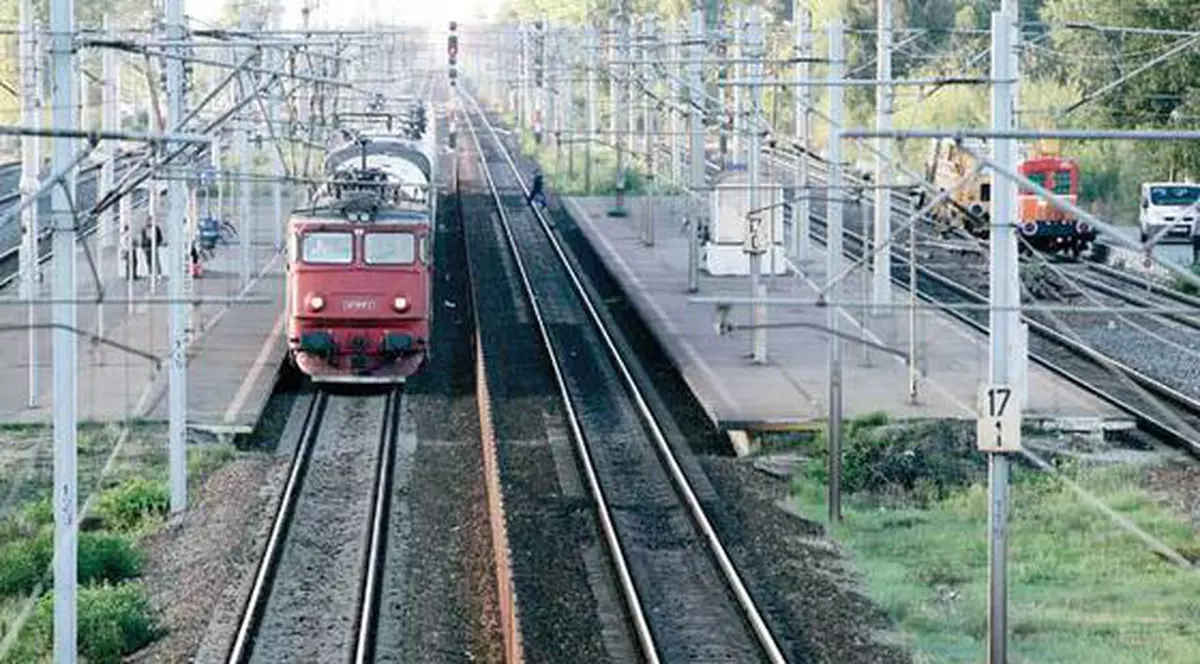 Două trenuri de călători sunt blocate în Gorj. Ce probleme tehnice s-au ivit