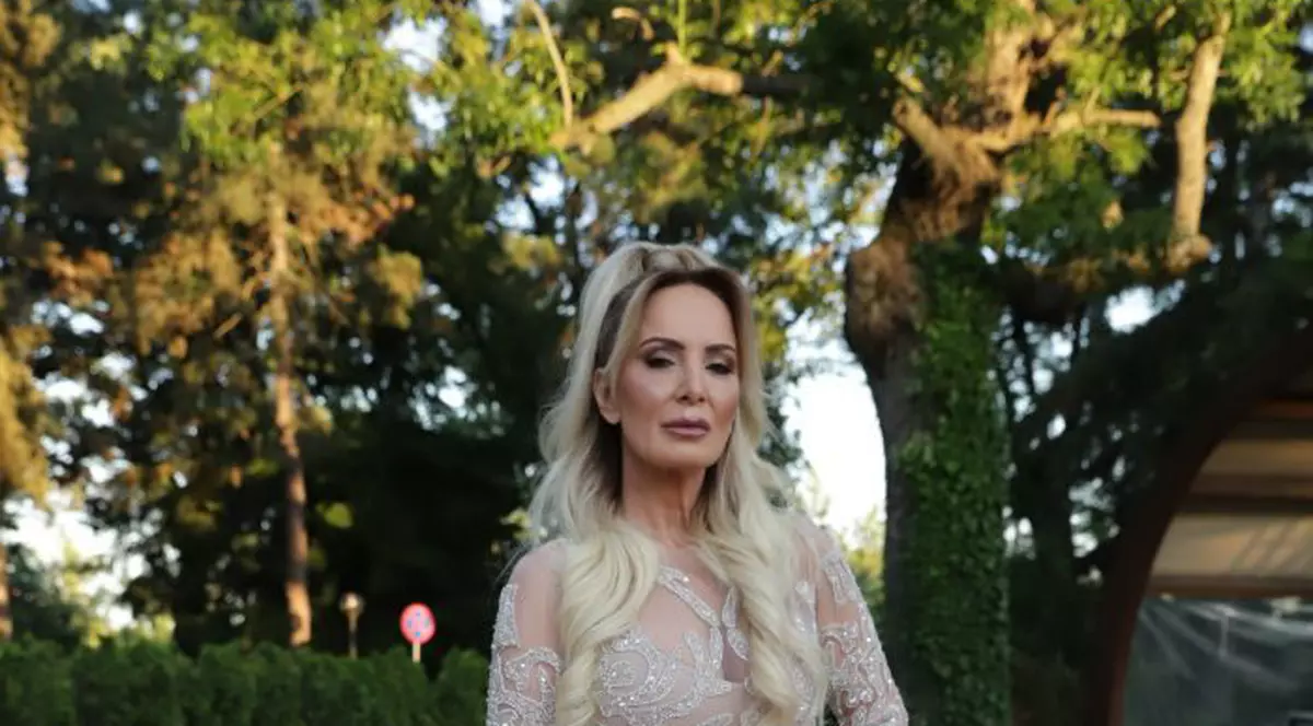 Daniela Gyorfi, mai îndrăzneață ca niciodată la petrecerea VIVA! 2019. Ținuta ei a atras toate privirile