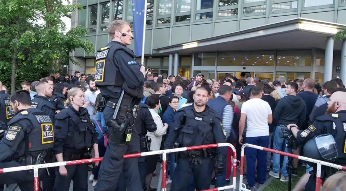 Gest incredibil făcut de autoritățile germane pentru ca toți românii să voteze! Au extins curtea consulatului