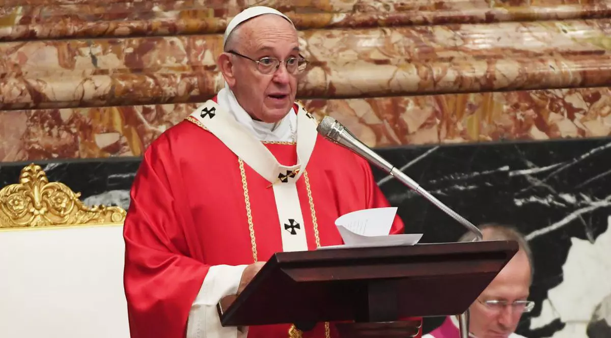 Papa Francisc obligă prin lege clerul catolic să semnaleze abuzurile sexuale