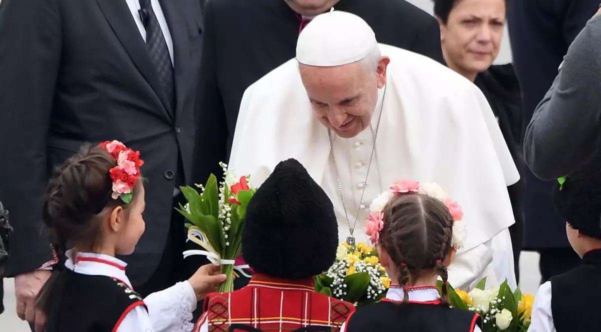 Papa Francisc a ajuns în Bulgaria