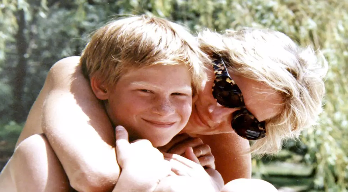 Sora Prințesei Diana l-a văzut pe bebelușul lui Meghan Markle și al Prințului Harry înaintea Ducilor de Cambridge