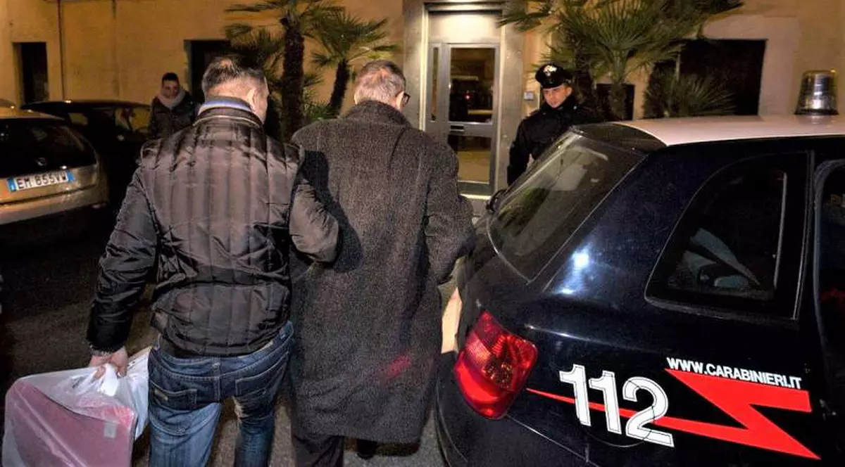 Un patron italian a înjunghiat în gât un angajat român