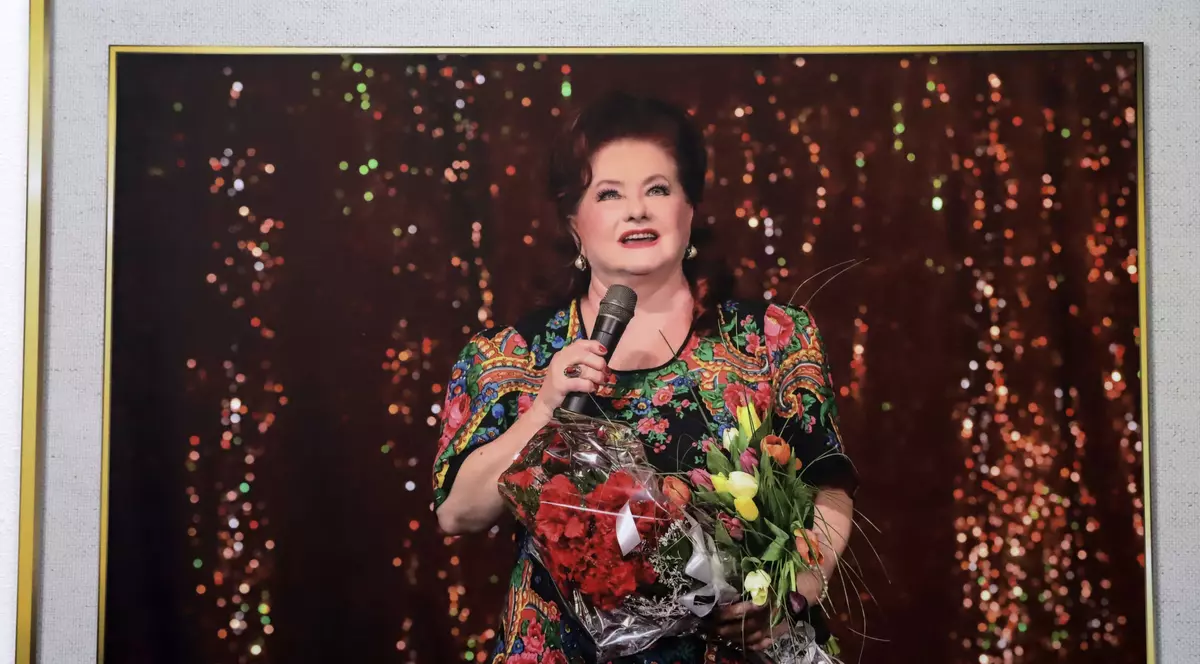 Hainele de scenă purtate de Stela Popescu, Cristina Stamate și Nae Lăzărescu, expuse la Teatrul de Revistă, la Noaptea Muzeelor