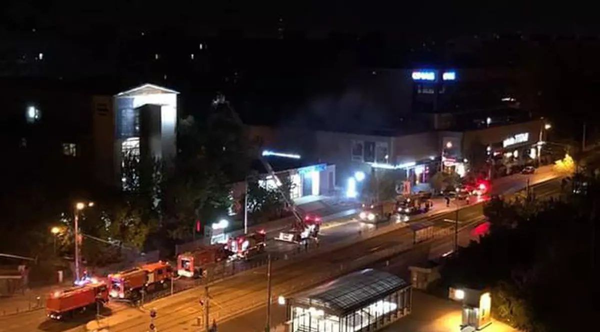 Incendiu la MedLife Titan din Capitală. Fațada clinicii a fost afectată