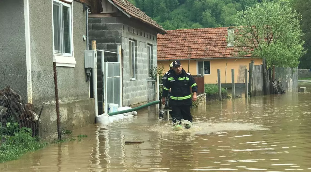 Urmările codului roșu de inundații din Caraș-Severin și Timiș