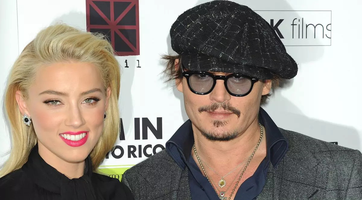 Johnny Depp spune că Amber Heard, fosta sa soție, s-a prezentat la tribunal cu ”vânătăi desenate”