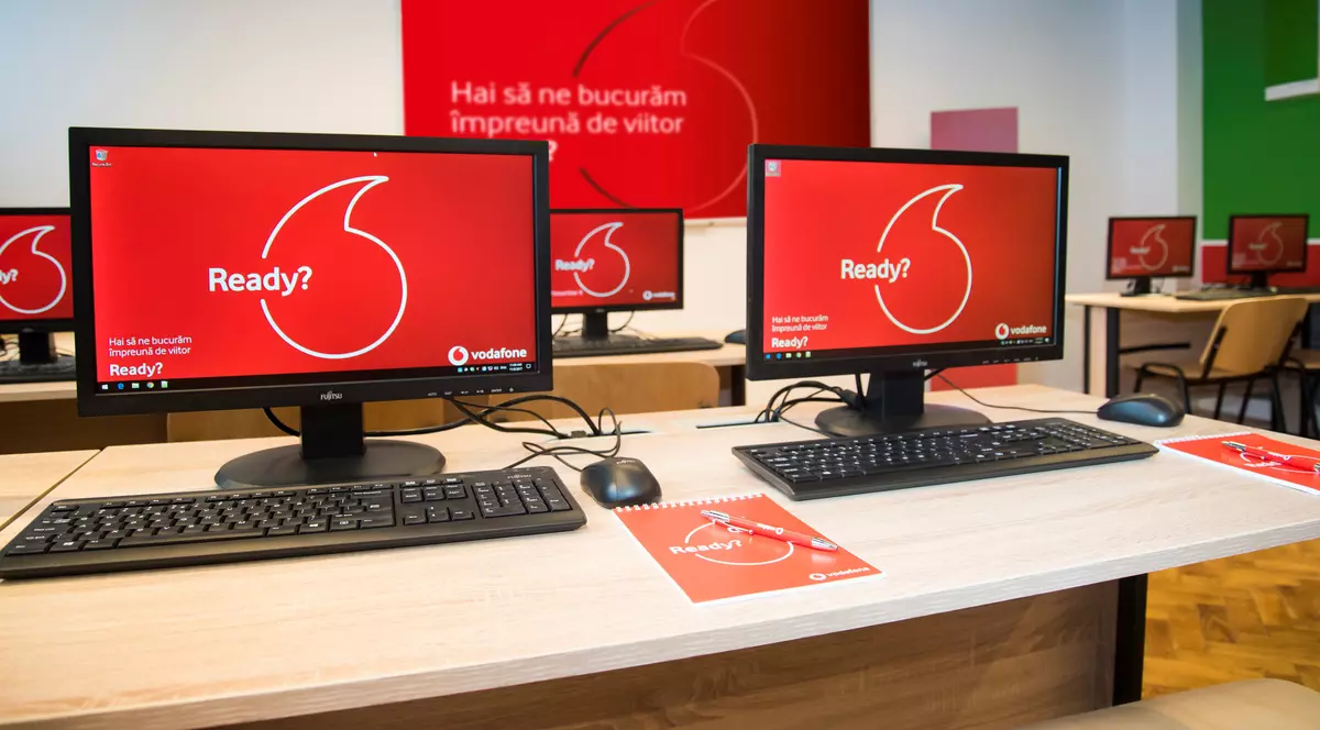 Vodafone a descoperit că Huawei avea breșe de securitate ascunse în echipamentele sale. Laborator Vodafone la ASE