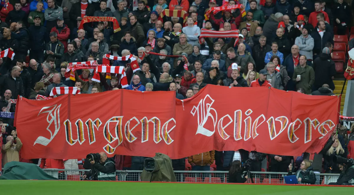 Ultrașii echipei Liverpool au făcut iureș în Barcelona înaintea meciului tur din semifinalele Ligii Campionilor