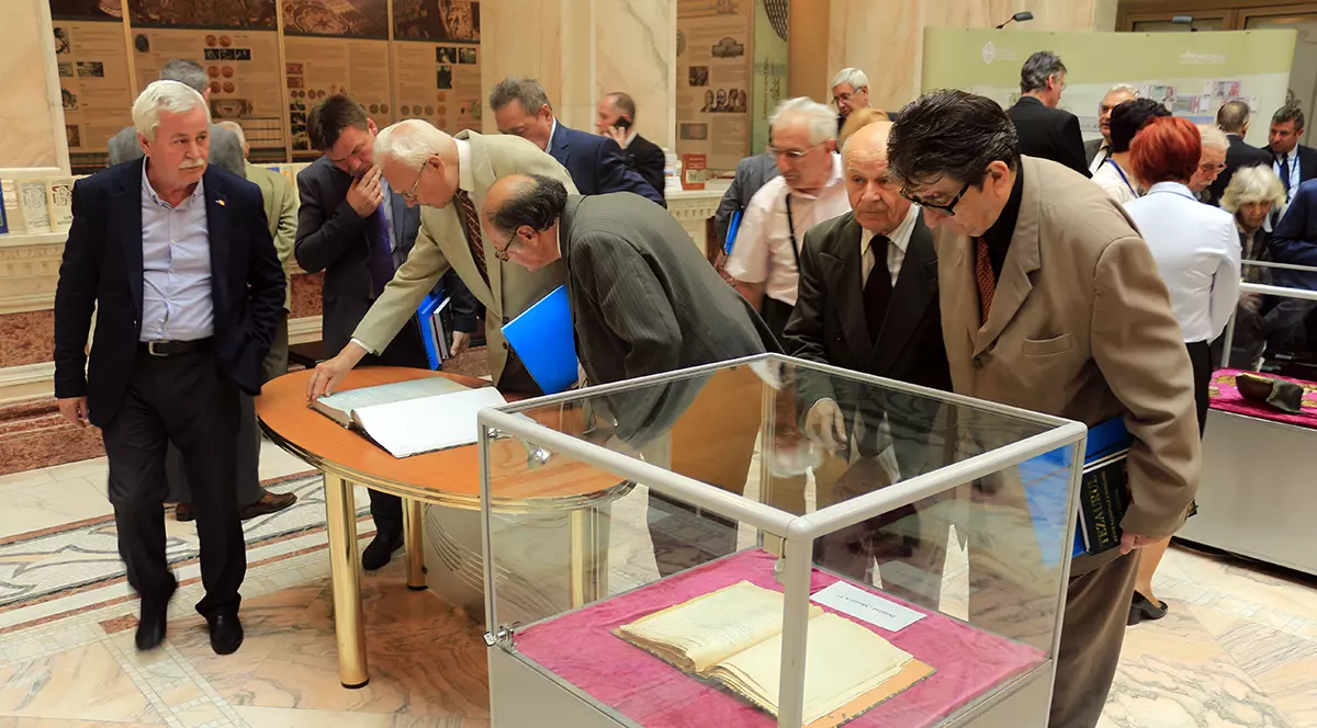 Sub privirile unui om de la Ambasada Rusiei, BNR a prezentat publicului dosarul „Moscova 2” despre tezaurul României sechestrat la Kremlin, exact documentele găsite în dulapul de la Brașov și prezentate de Libertatea