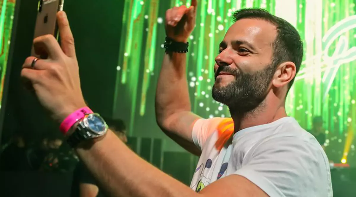 Una dintre cele mai frumoase fotografii cu Papa Francisc. Mihai Morar a dat-o publicității