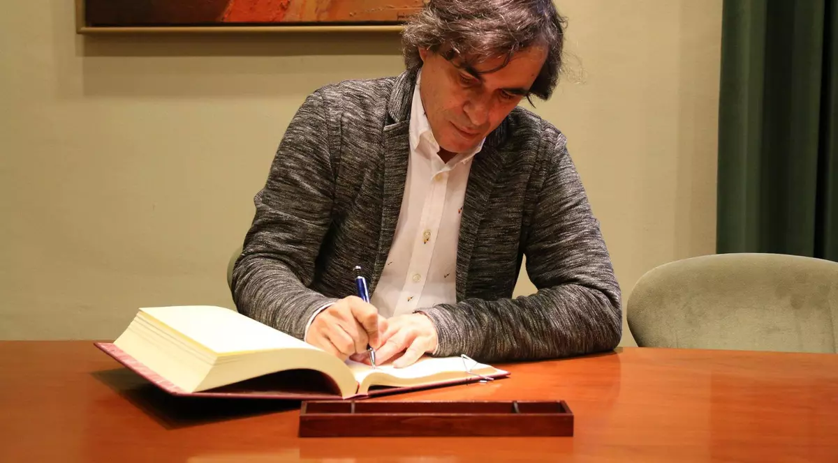 Mircea Cărtărescu, numit de El Pais „un fenomen editorial în consolidare în Spania”. Scriitorul român, invitat la deschiderea festivalului "Noaptea cărţilor" din Malaga