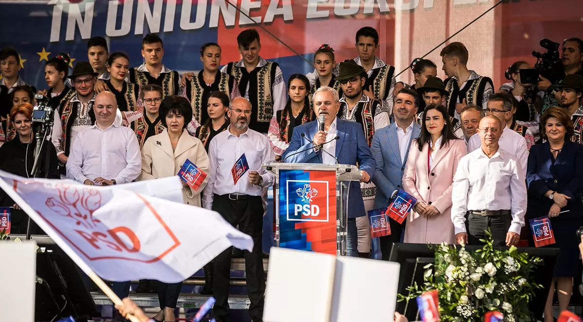Liviu Dragnea, înconjurat de candidații PSD la europarlamentare