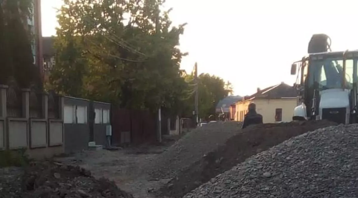  Osemintele umane descoperite în Focșani de muncitorii care lucrau la asfaltarea unei străzi sunt mai vechi de 50 de ani