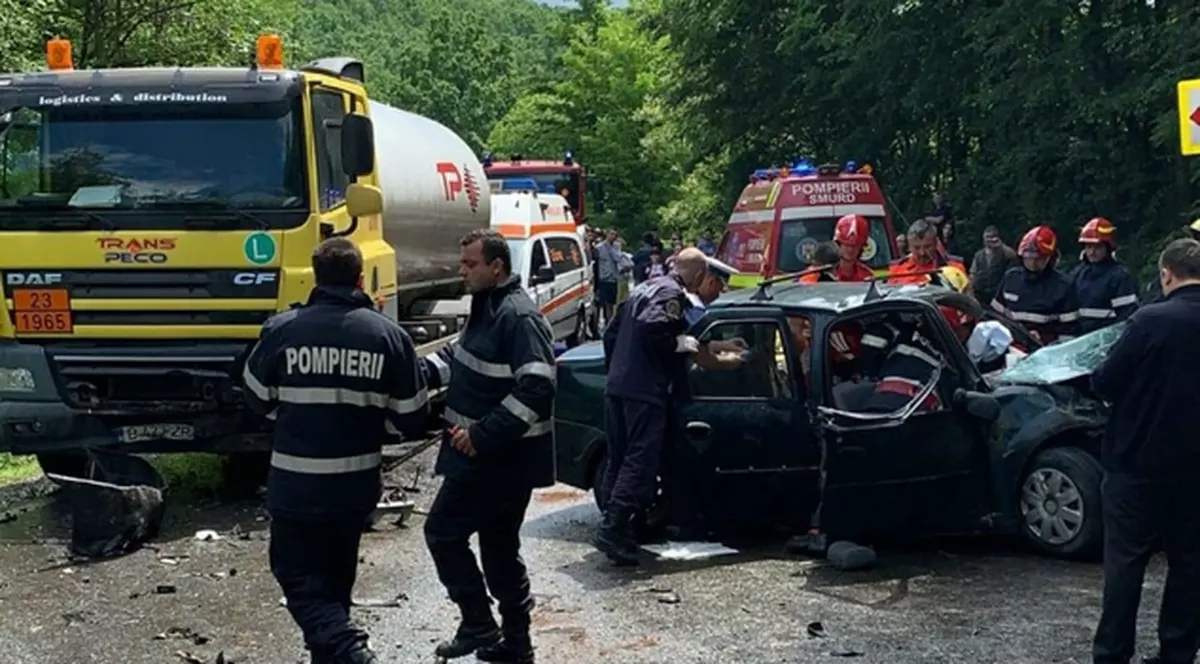 O cisternă s-a ciocnit de o mașină în localitatea Mija din Dâmbovița