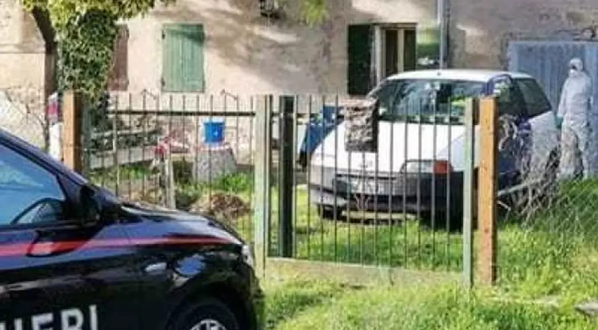 Un italian a ascuns cadavrele mamei și unchiului său pentru a încasa în continuare pensia lor