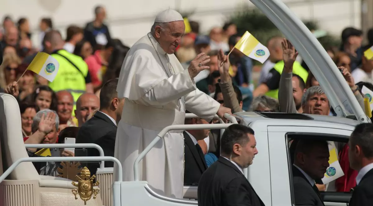 Papa Francisc, obligat să se roage singur în Catedrala Aleksandr Nevski din Sofia după ce a fost boicotat de preoții ortodocși din Bulgaria
