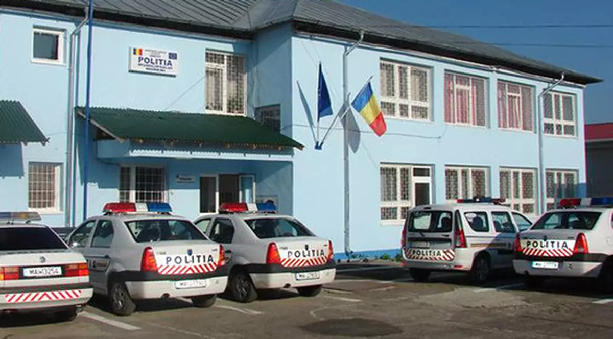 Paznicul unui supermarket din Dâmbovița, bătut de un client prins la furat