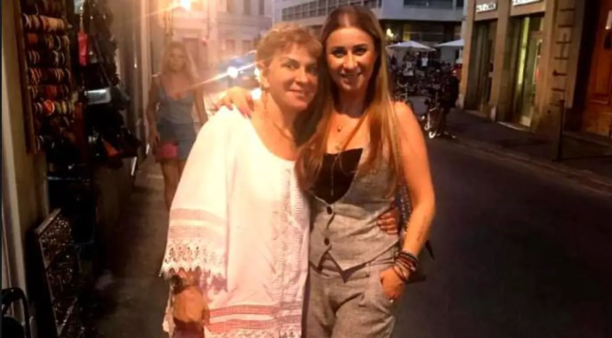 Dezvăluirile dureroase ale Anamariei Prodan despre mama sa, Ionela Prodan. Cât îi mai dăduseră medicii de trăit după ce s-a aflat că interpreta de muzică populară avea cancer