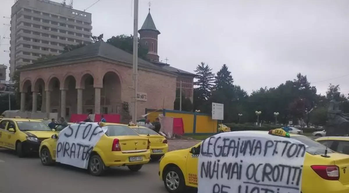Taximetriștii cer demisia lui Răzvan Cuc Taximetriștii cer demisia lui Răzvan Cuc