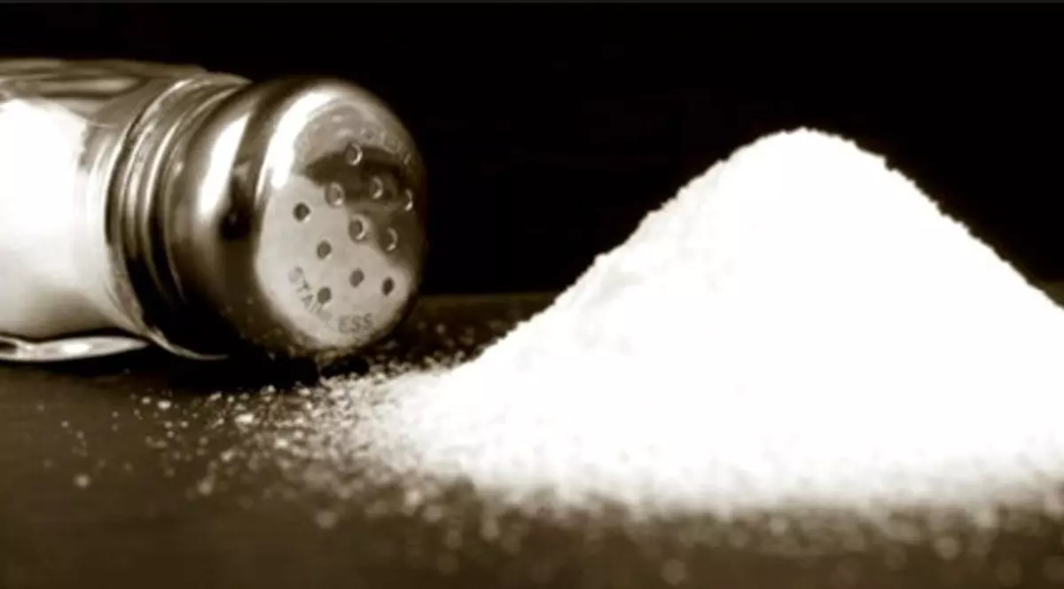 InfoCons: Consumăm alimente cu 420% mai multă sare decât recomandă  Organizaţia Mondială a Sănătăţii