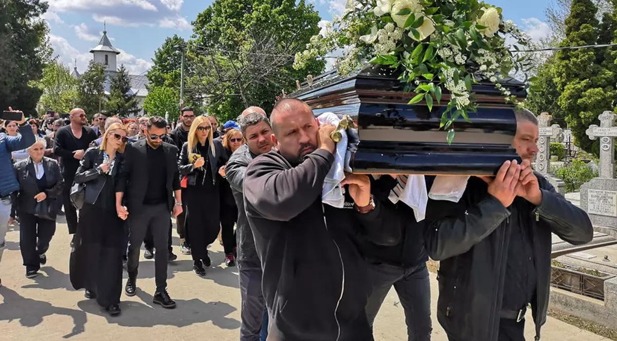 Ce s-a întâmplat cu sicriul lui Răzvan Ciobanu în drum spre locul de veci | VIDEO