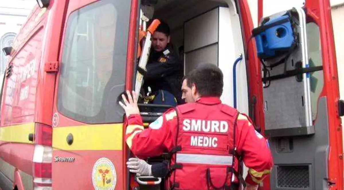 O femeie din Constanța și-a dat foc din greșealăîn timp ce vopsea un gard