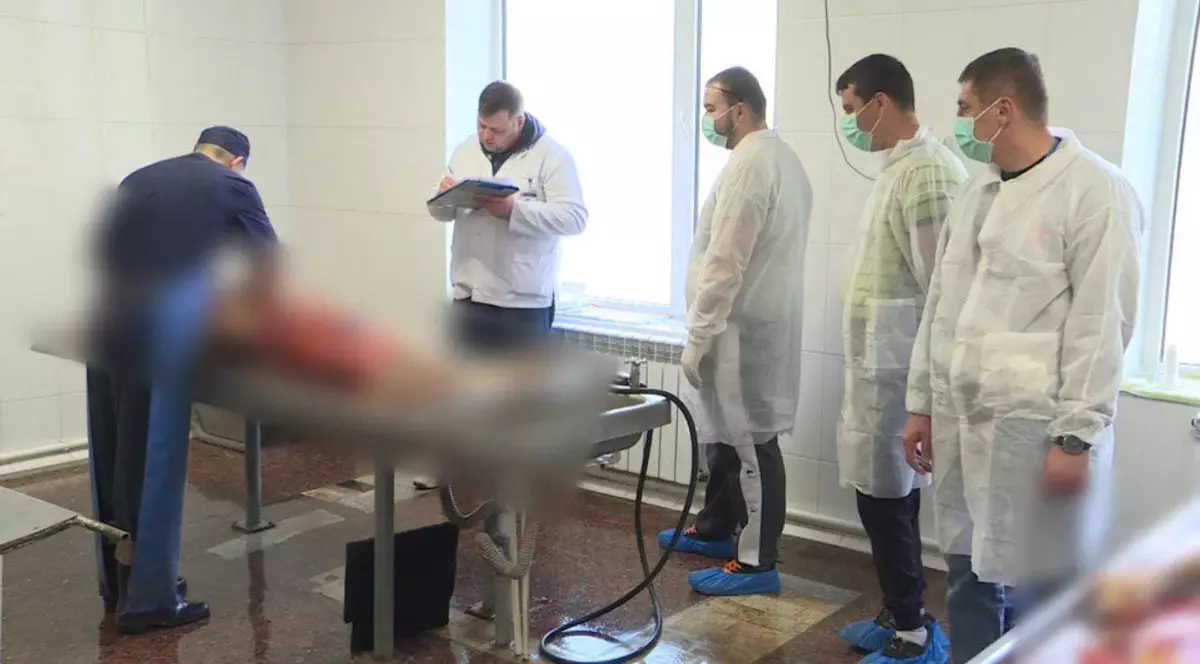 Șoferii băuți spală cadavre și participă la autopsii