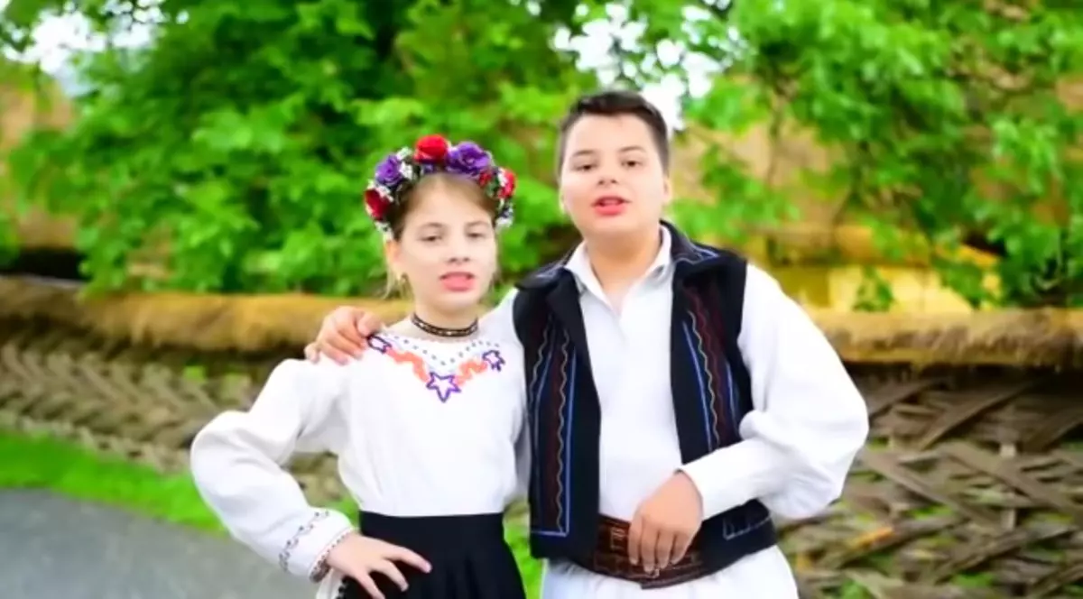 Anchetă în cazul celor doi copii care cântă pro-PSD