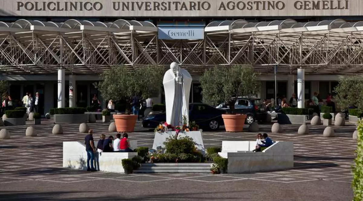 Un italian s-a sinucis aruncându-se de pe spitalul în care a murit iubita lui româncă