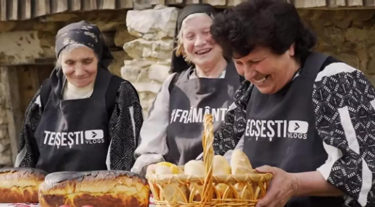 Trei bunicuțe din Întregalde s-au făcut vloggerițe! Fac tutoriale și le postează pe Youtube