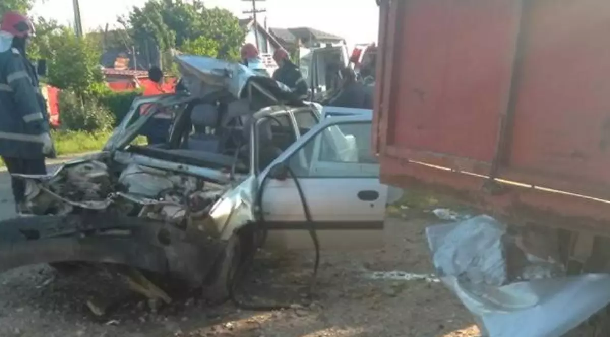 Accident grav pe DN 41. Patru oameni au fost răniți. Două echipaje SMURD au ajuns la fața locului