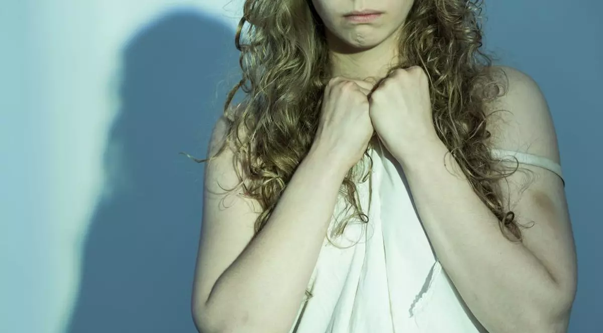 Adolescentă de 17 ani, răpită și violată de membri ai clanului Duduianu