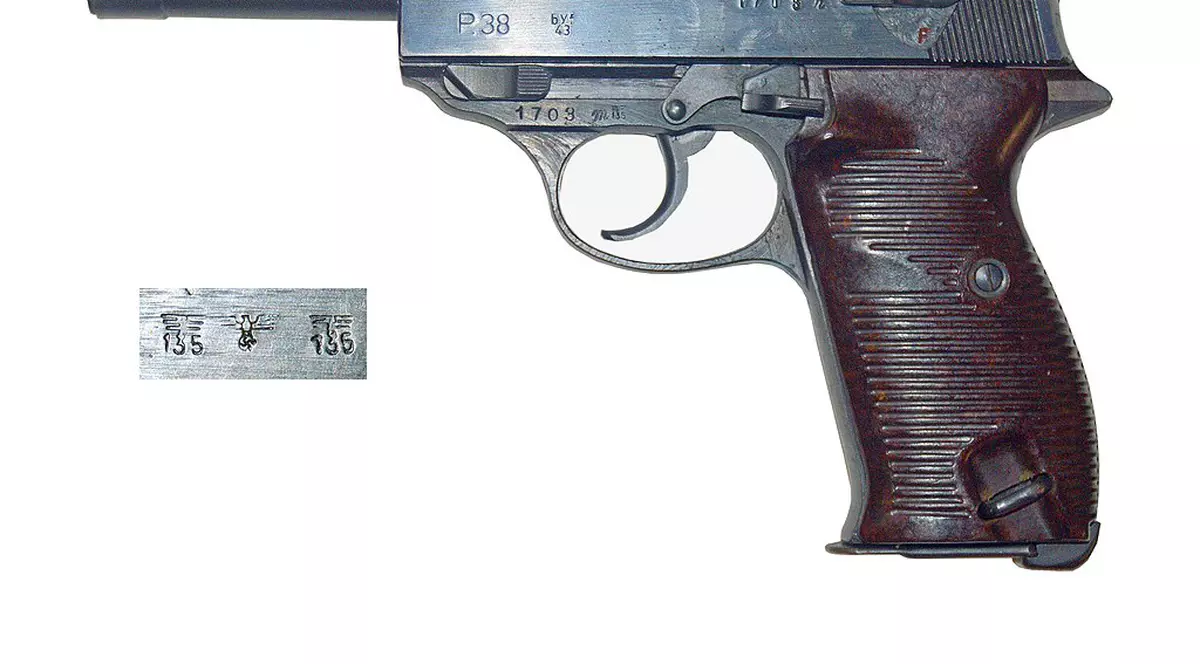 Senat: Demnitarii și magistrații pot deține arme fără să mai fie obligați să absolve un curs practic de utilizare