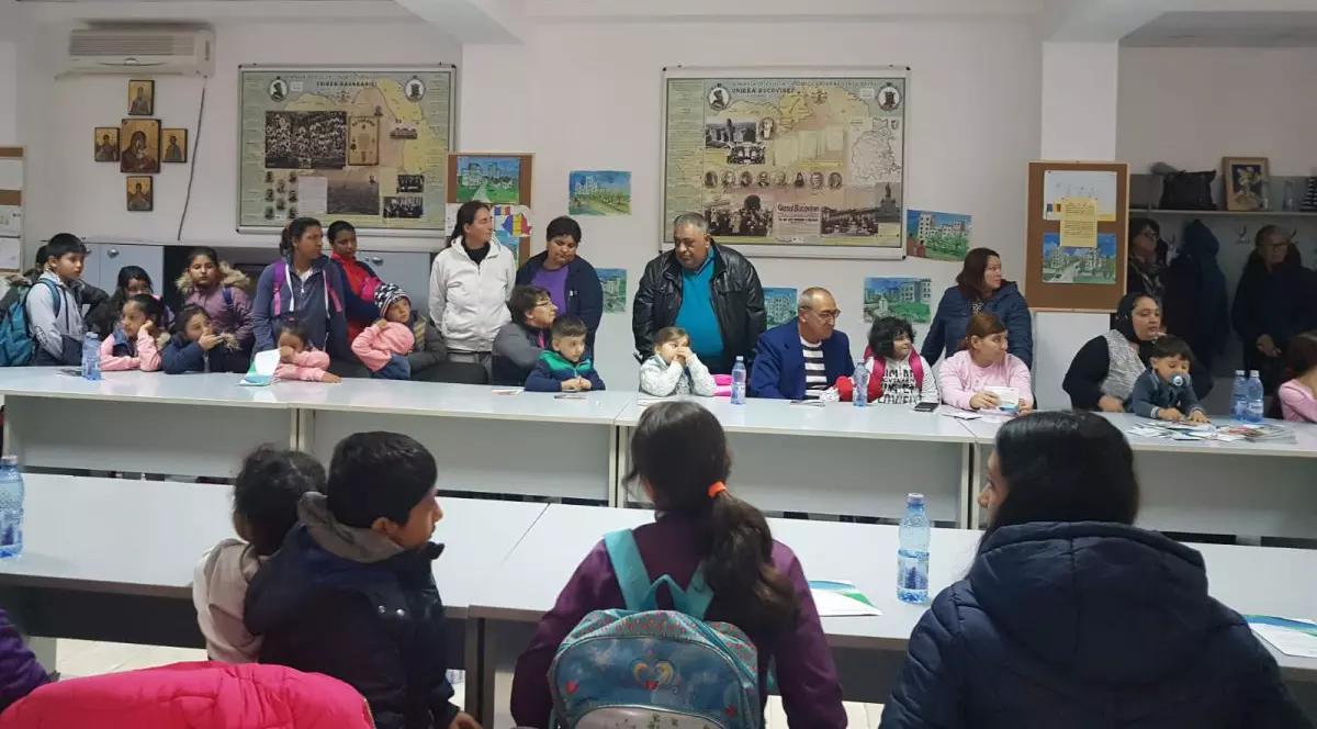 În Țăndărei este cea mai mică rată a vaccinării din România! Reportaj în localitatea celebră pentru traficul de minori, la campania pentru imunizare la care a participat și ministrul Sănătății. „Este prima dată când ne vorbește cineva de vaccinare”