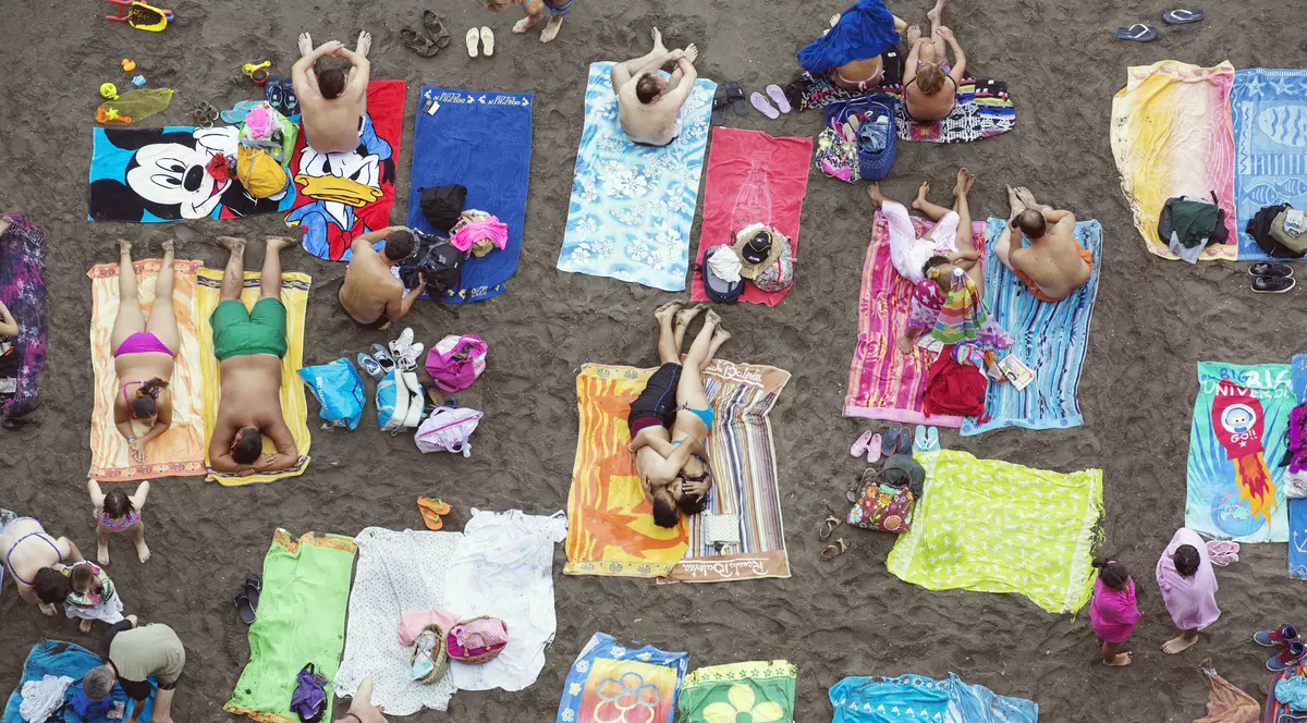 Recomandările culturale ale săptămânii. Îi găsim pe Karamazovi într-un club de noapte și descoperim prin ochii unui copil absurditatea unui regim politic criminal