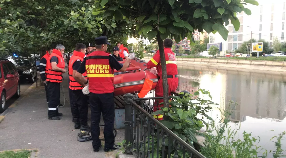 Tragedie în București. Un tânăr de 25 de ani a murit înecat în Dâmbovița, după ce s-a aruncat în apă ca să salveze un minor