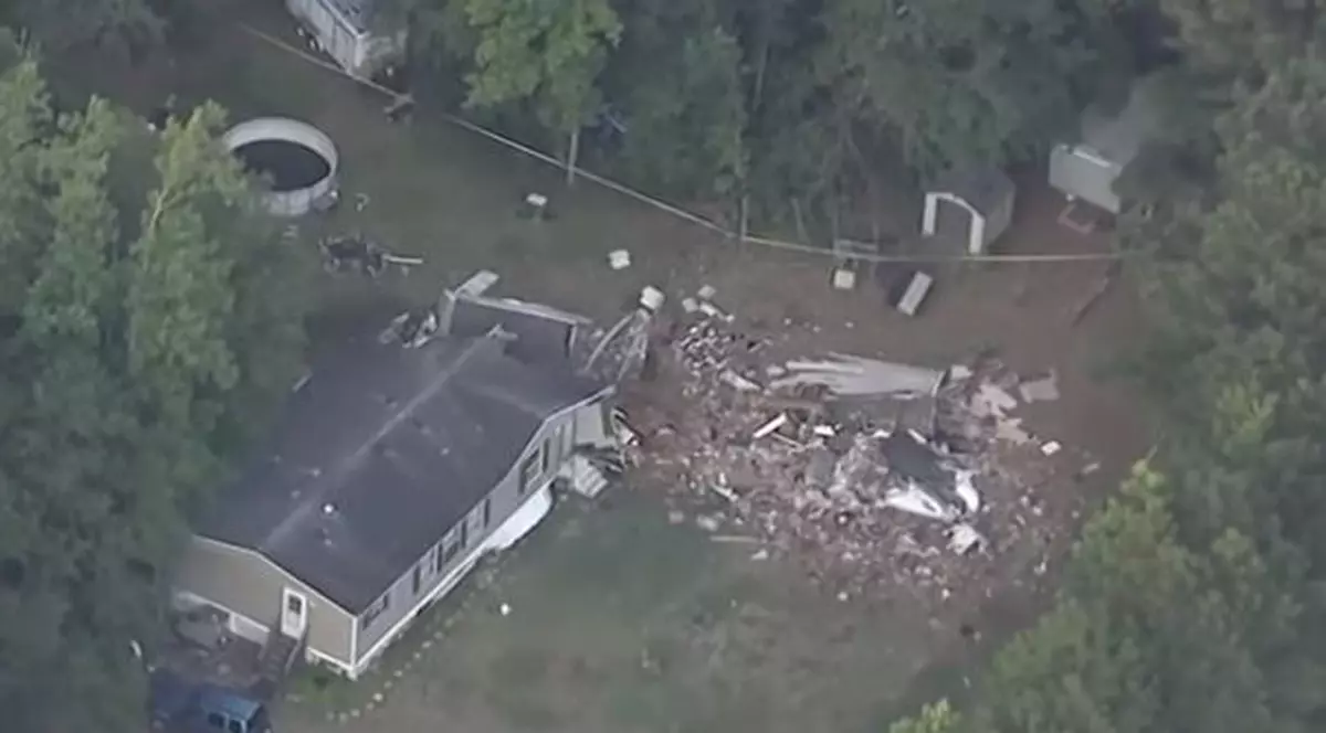 Tragedie în SUA. Un avion s-a prăbușit peste o casă. Doi oameni au murit