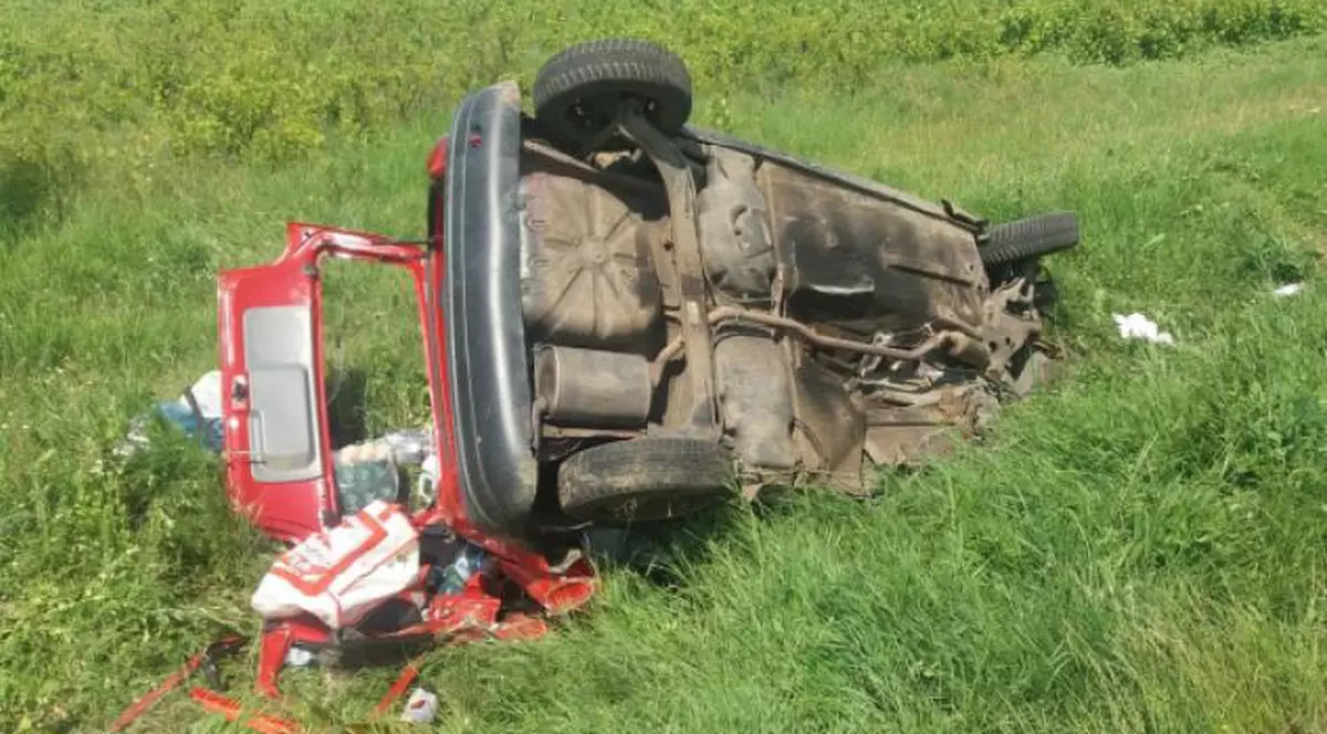 Un șofer fără permis și-a ucis bebelușul, după ce a intrat cu mașina într-un TIR