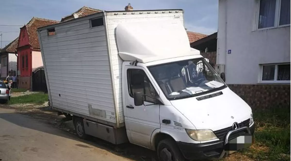 O fată de 14 ani din Sibiu a luat mașina familiei