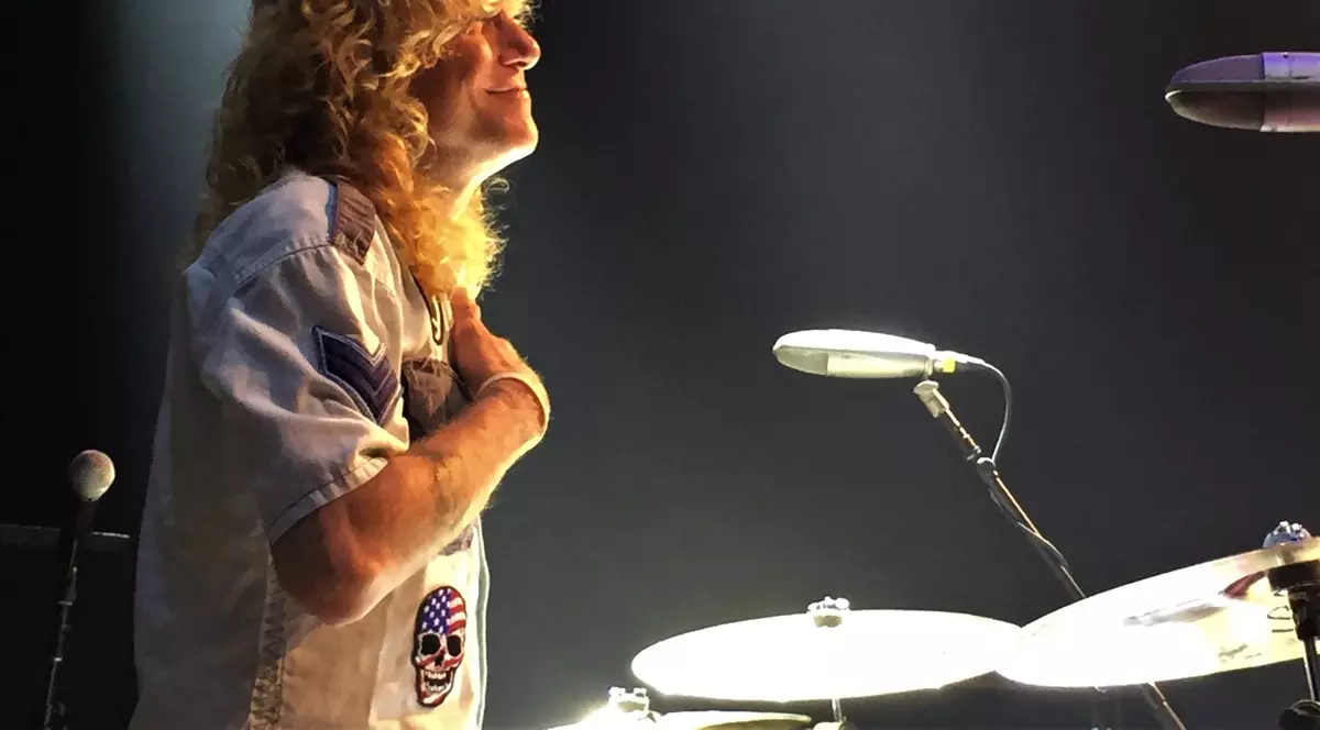 Fostul baterist de la Guns N'Roses, Steven Adler, s-a înjunghiat în stomac