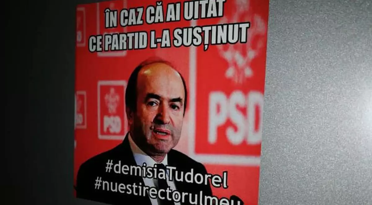 Iașiul împânzit de afișe cu mesaje împotriva lui Tudorel Toader