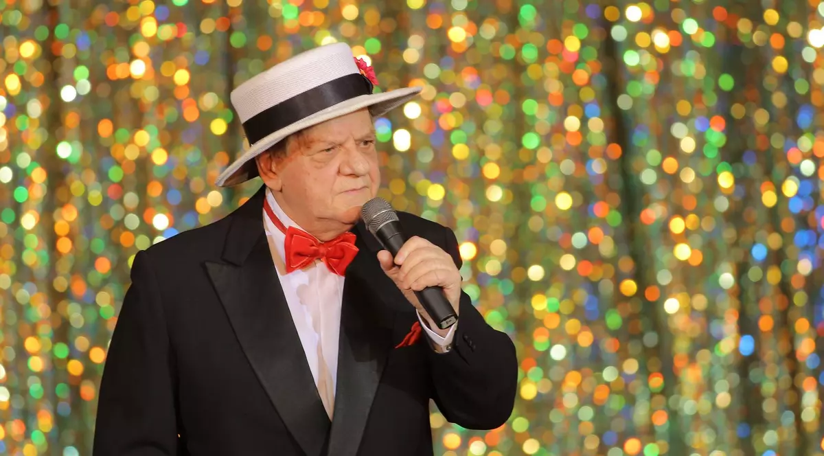 Veteranul Revistei românești, sărbătorit pe scenă la 87 de ani