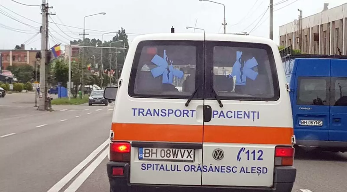 Ambulanță cu probleme....gramaticale, în Oradea. Ce scrie pe portiera din spate