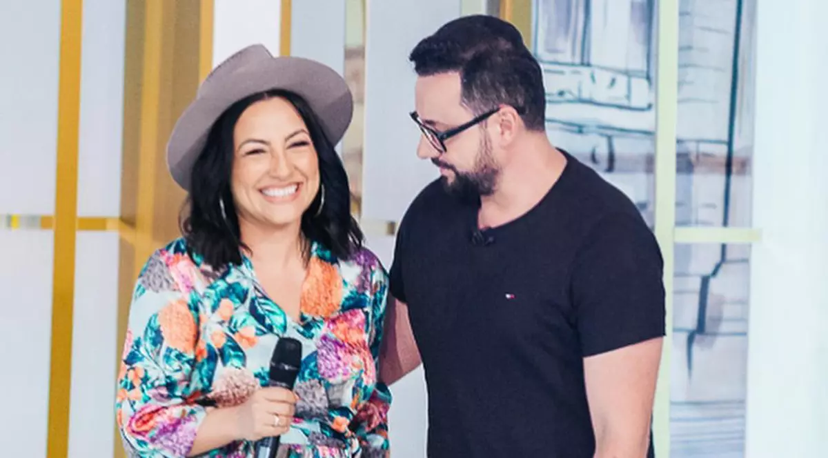 Andra și Cătălin Măruță, sărut pasional pe platourile de televiziune. "Cam ca la prima întâlnire" | FOTO