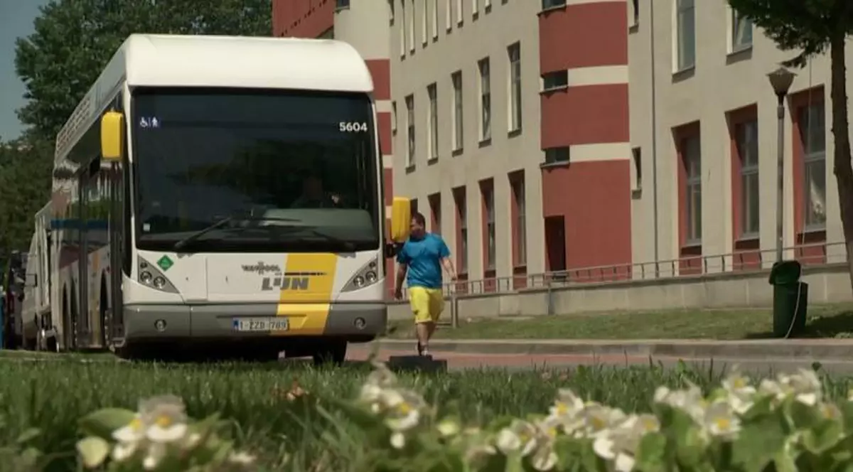 Autobuzul revoluționar care a circulat prin București. Este alimentat cu hidrogen